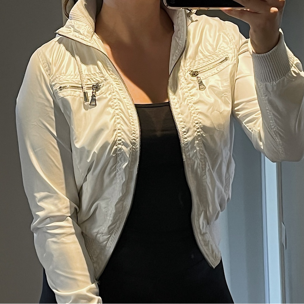 GUESS small white jacket
